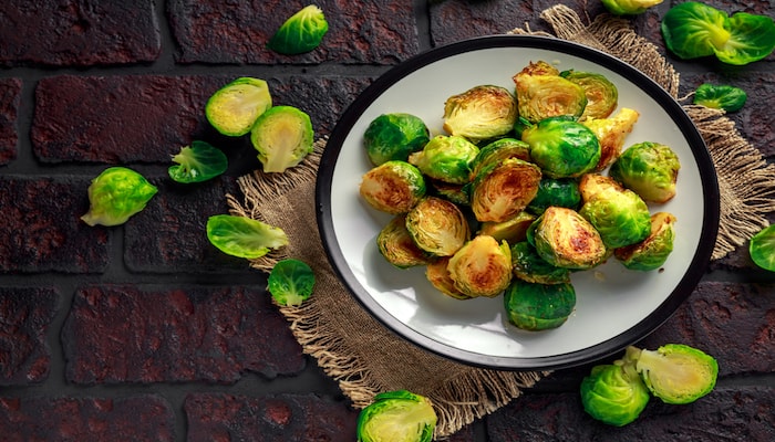 Grilled brussel sprouts on plate | DNAfit Blog