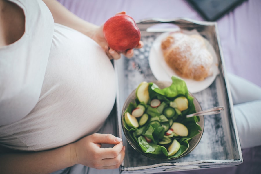 Pregnant woman eating salad and fruit | DNAfit Blog