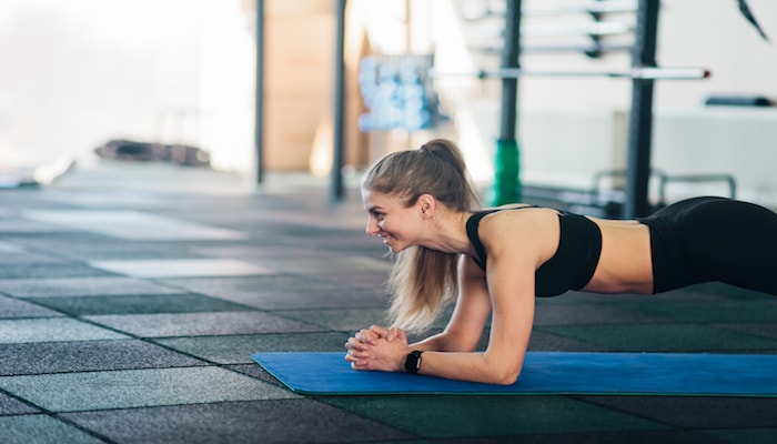 Woman doing core exercise | DNAfit Blog